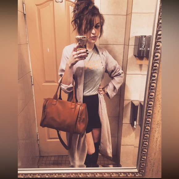 Meet your Posher, Claire - Picture 3 of 4